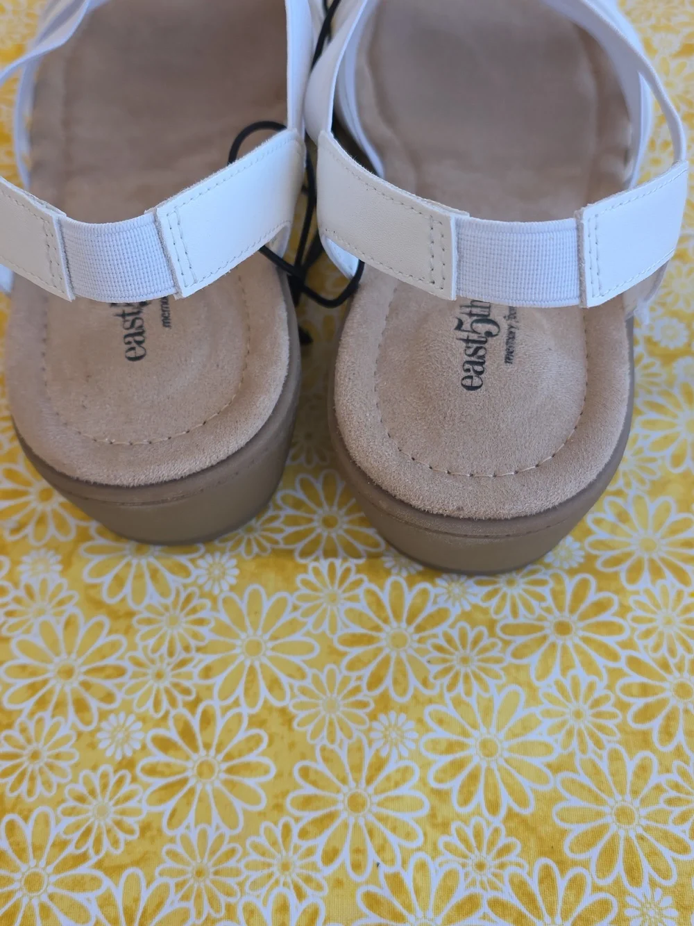 East 5th White Floral Strappy Slingback Sandals With 1.5/ 2 Inch Wedge Heel - Picture 4 of 5